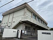 【小学校】東大阪市立縄手小学校まで470ｍ