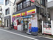 【コンビニエンスストア】デイリーヤマザキストア北新宿店まで561ｍ