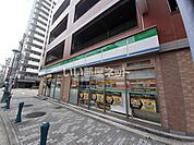 【コンビニエンスストア】ファミリーマートみなと元町駅前店まで176ｍ