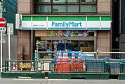 【コンビニエンスストア】ファミリーマート飯田橋二丁目まで440ｍ
