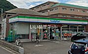 【コンビニエンスストア】ファミリーマート 平塚桜ケ丘店まで1032ｍ