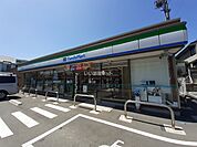 【コンビニエンスストア】ファミリーマート 城南梅林2丁目店まで701ｍ