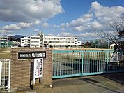 【幼稚園】亀川幼稚園まで365ｍ