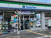 【コンビニエンスストア】ファミリーマート 菱江三丁目店まで161ｍ