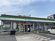 【コンビニエンスストア】ファミリーマート 東大阪南荘町店まで749ｍ