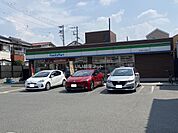 【コンビニエンスストア】ファミリーマート 東大阪六万寺町店まで141ｍ