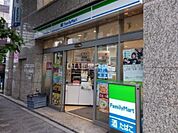 【コンビニエンスストア】ファミリーマート神宮前三丁目店まで112ｍ