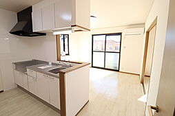 埼玉新都市交通 伊奈中央駅 徒歩4分の賃貸アパート 2階2LDKのリビング/ダイニング