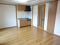 伊勢鉄道 中瀬古駅 徒歩3分の賃貸アパート 2階1LDKのリビング/ダイニング