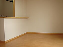 ＷＩＮＧＲＯＡＤ　III　（ウイングロード） 1階1LDKのリビング/ダイニング