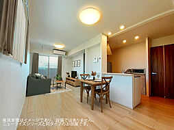 メイプルハイツ 205 2階2LDKのリビング/ダイニング