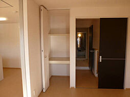 カーサ・コンフォルト 201 2階2LDKのリビング/ダイニング