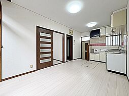 一宮浅井貸家 1 2階5DKのリビング/ダイニング