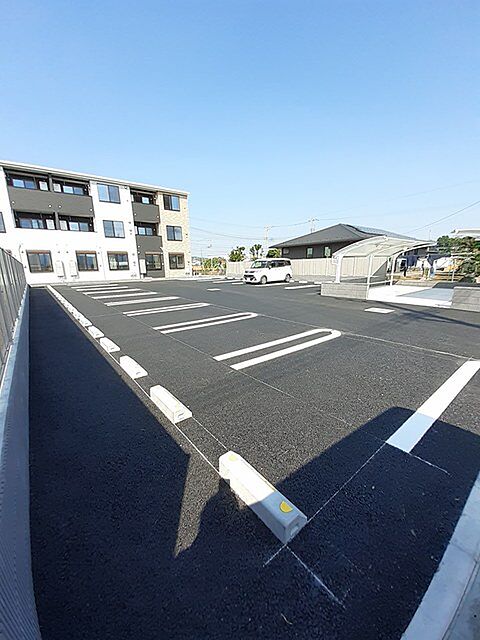 8 / 9