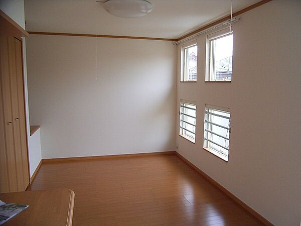 ザイテベルクII 2階 | 千葉県習志野市新栄 賃貸マンション 居間