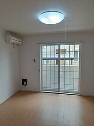 シェリー・フルールI 101 1階ワンルームのリビング/ダイニング