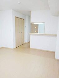 サンリット・レジデンス　II 102 1階ワンルームのリビング/ダイニング