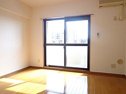 一風館 6階ワンルームのリビング/ダイニング