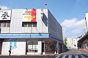 【コンビニエンスストア】ローソン堀田通六丁目店まで196ｍ