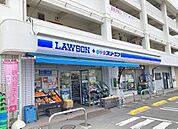 【コンビニエンスストア】ローソンスリーエフ栄飯島店まで215ｍ