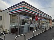 【コンビニエンスストア】セブンイレブン競馬場通り店まで300ｍ