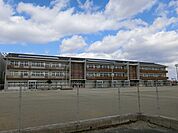 【小学校】八幡小学校まで1300ｍ