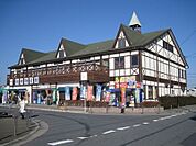 【ショッピングセンター】路の駅はなぞのまで1800ｍ