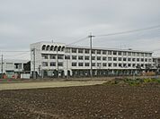 【小学校】岩倉市立曽野小学校まで500ｍ