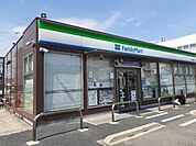 【コンビニエンスストア】ファミリーマート伏見横大路店まで500ｍ