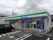 【コンビニエンスストア】ファミリーマート名四川越店まで550ｍ