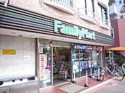 【コンビニエンスストア】ファミリーマート大岡山駅前店まで305ｍ