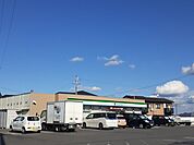 【コンビニエンスストア】ファミリーマート 一色町前野店まで800ｍ