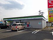 【コンビニエンスストア】ファミリーマート名四亀須店まで800ｍ