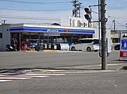 【コンビニエンスストア】ローソン　小川新町店まで110ｍ