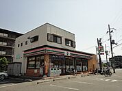 【コンビニエンスストア】セブンイレブン京都桂上野店まで546ｍ