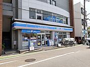 【コンビニエンスストア】ローソン京成大久保駅前店まで750ｍ
