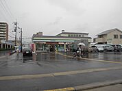 【コンビニエンスストア】ファミリーマート天神川高辻店まで359ｍ