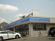 【コンビニエンスストア】ローソン亀岡西町店まで557ｍ