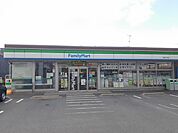 【コンビニエンスストア】ファミリーマート梅田四丁目店-まで5ｍ