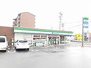 【コンビニエンスストア】ファミリーマート鈴鹿算所店まで1000ｍ