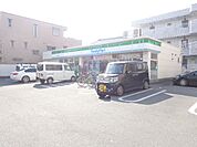 【コンビニエンスストア】ファミリーマート熊谷万平町店まで205ｍ