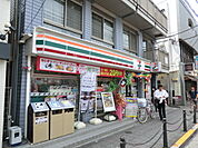 【コンビニエンスストア】セブンイレブン八幡山駅北口店まで291ｍ