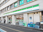 【コンビニエンスストア】ファミリーマート春日部中央一丁目店まで215ｍ