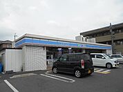 【コンビニエンスストア】ローソン春日部中央三丁目店まで117ｍ