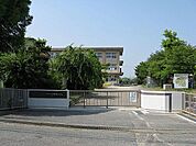 【小学校】四日市市立三重西小学校まで490ｍ