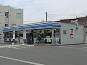 【コンビニエンスストア】ローソン熊谷上之店まで877ｍ