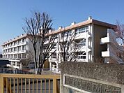 【小学校】真岡西小学校まで1300ｍ
