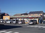 【コンビニエンスストア】セブンイレブン六軒町店まで1330ｍ