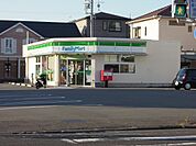 【コンビニエンスストア】ファミリーマート竜南通り店まで170ｍ