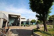 【図書館】川崎市立高津図書館まで730ｍ